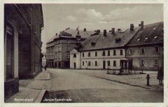 kaple sv. Josefa (v pozadí)