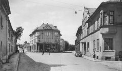 kaple sv. Josefa (vlevo, na silnici je stín sanktusníku kaple)