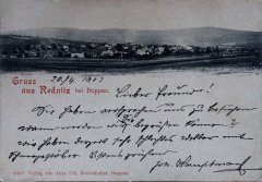 historické foto vsi s kaplí (označena šipkou)