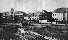 historické foto návsi s kaplí
