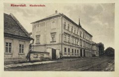 historické foto kostela (v pozadí)