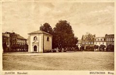 historické foto náměstí s kaplí