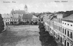 dobová pohlednice města s kaplí (zcela vlevo)