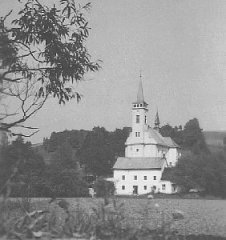 kostel před zbouráním a  zatopením