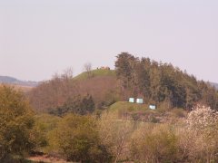 vrch s troskami kaple