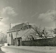 rozebírání střechy a krovů