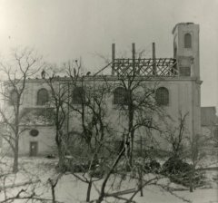 rozebírání krovů nad presbytářem