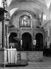 historické foto interiéru původního kostela - přední část