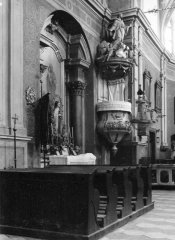 historické foto interiéru původního kostela - kazatelna