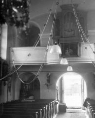 historické foto interiéru kostela - pohled ke kruchtě