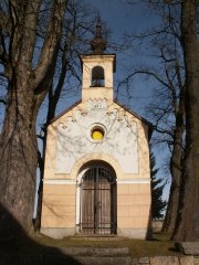 průčelí kaple