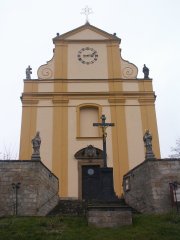 průčelí kostela