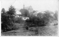 kostel na dobové pohlednici