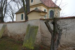 zastavení křížové cesty zezadu zleva