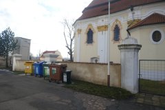 opravená ohradní zeď