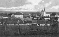 dobová pohlednice vsi s kostelem