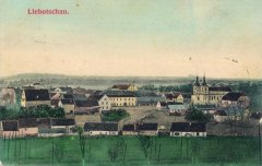 dobová pohlednice vsi s kostelem