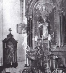 starší foto interiéru kostela