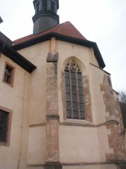 presbytář zezadu zprava