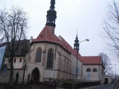 pohled zezadu zleva - nová střecha