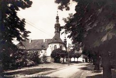 dobová pohlednice s motivem kostela