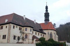 pohled zezadu zprava