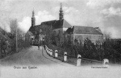 kostel na dobové pohlednici