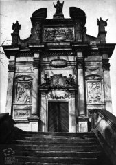průčelí kaple