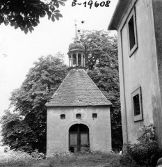 starší foto kostnice