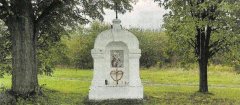 kaplička s mozaikovým obrazem sv. Ludmily