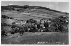 dobová pohlednice vsi s kaplí (vpravo od středu)