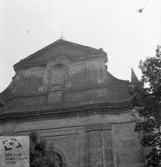 horní část průčelí