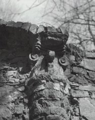 detail chátrající kaple