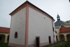pohled zepředu zprava