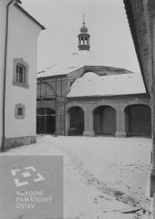 Loreta zcela vlevo