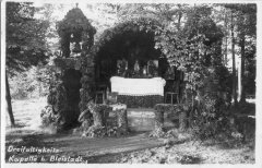 kaple na dobové pohlednici