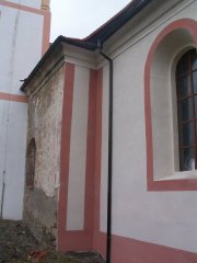 pohled na pravou stěnu zezadu