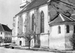 jižní strana kostela