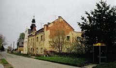 pohled na kostel v pozadí