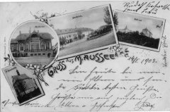 dobová pohlednice města s kaplí (vlevo)