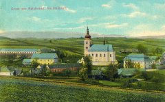 dobová pohlednice vsi s kostelem