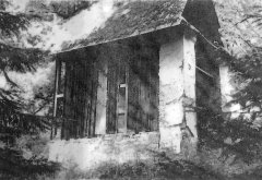 chátrající kaple