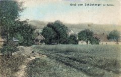 dobová pohlednice vsi s kaplí (v pozadí)