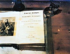 pohled do interiéru - liturgická kniha