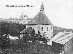 dobová pohlednice výletního areálu s kaplí - výřez