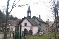 pohled zezadu zprava