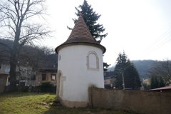 pohled zezadu zleva