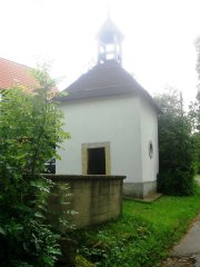 kašna a kaple