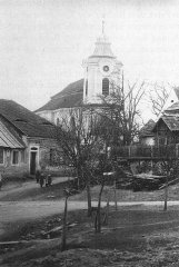 náměstí s kostelem