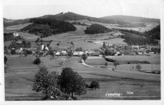 dobová pohlednice městyse s kostelem